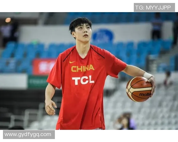 胡明轩重返新疆激情满满期待生日夜与家乡队的精彩对决